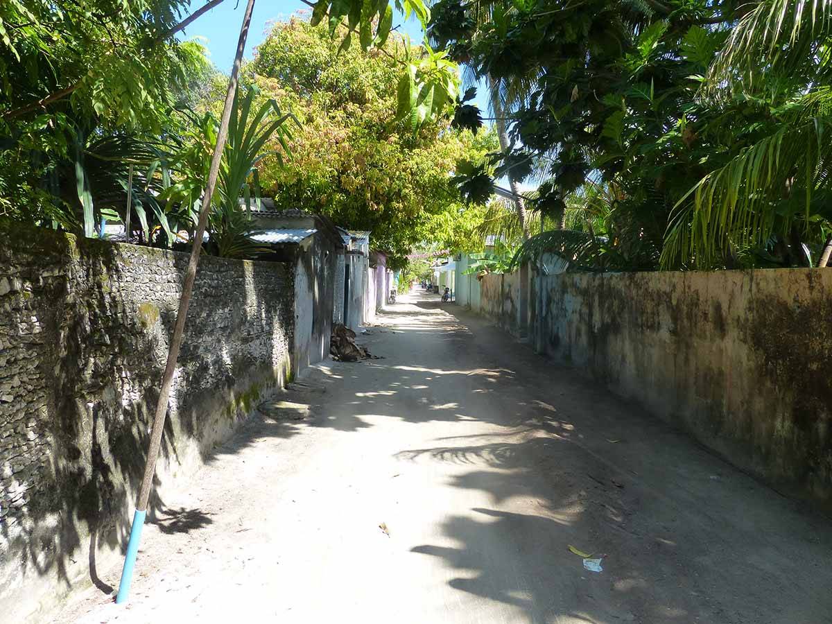 Beim Auflug nach Dhangethi sieht man sehr wenig von der einheimischen Bevölkerung. Foto: Ronald Keusch