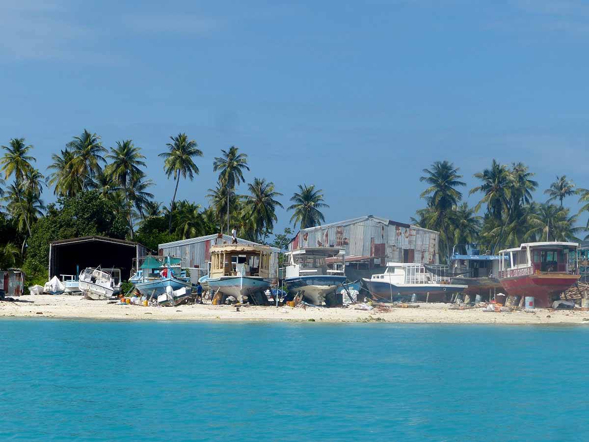 Anlegestelle des Dorfes Dhangethi. Foto: Ronald Keusch