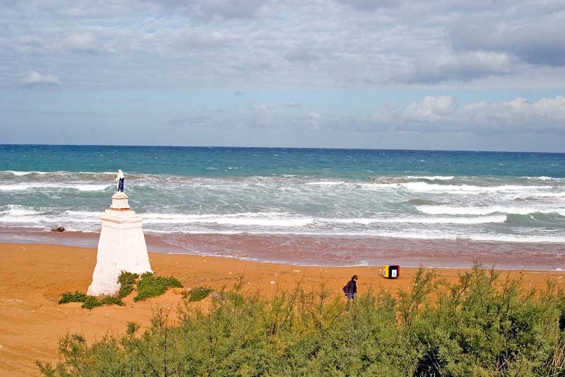 Ramla il-Hamra (roter Sand), einer der wenigen Strände auf Gozo mit orangefarbenen Sand in der Blue Lagoon / Foto: Ingo Paszkowsky
