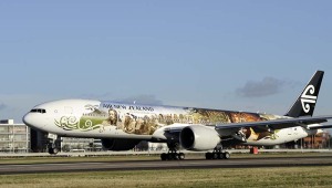 Air New Zealand, die offizielle Airline für Mittelerde, enthüllte Freitagabend in Auckland, Neuseeland eine Boeing 777-300 im Hobbit-Design. Dieses Flugzeug landete am 24. November zum ersten Mal in Europa, am Flughafen London Heathrow. Foto: David Dyson / Air New Zealand