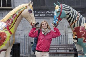 Das ganze Jahr bis in den Herbst schnürt Limerick sein Kulturpaket mit mehr als 200 Veranstaltungen aus Kunst, Musik, Straßentheater, Kunsthandwerk und Architektur. Da kann frau sich nur freuen. Foto: Tourism Ireland