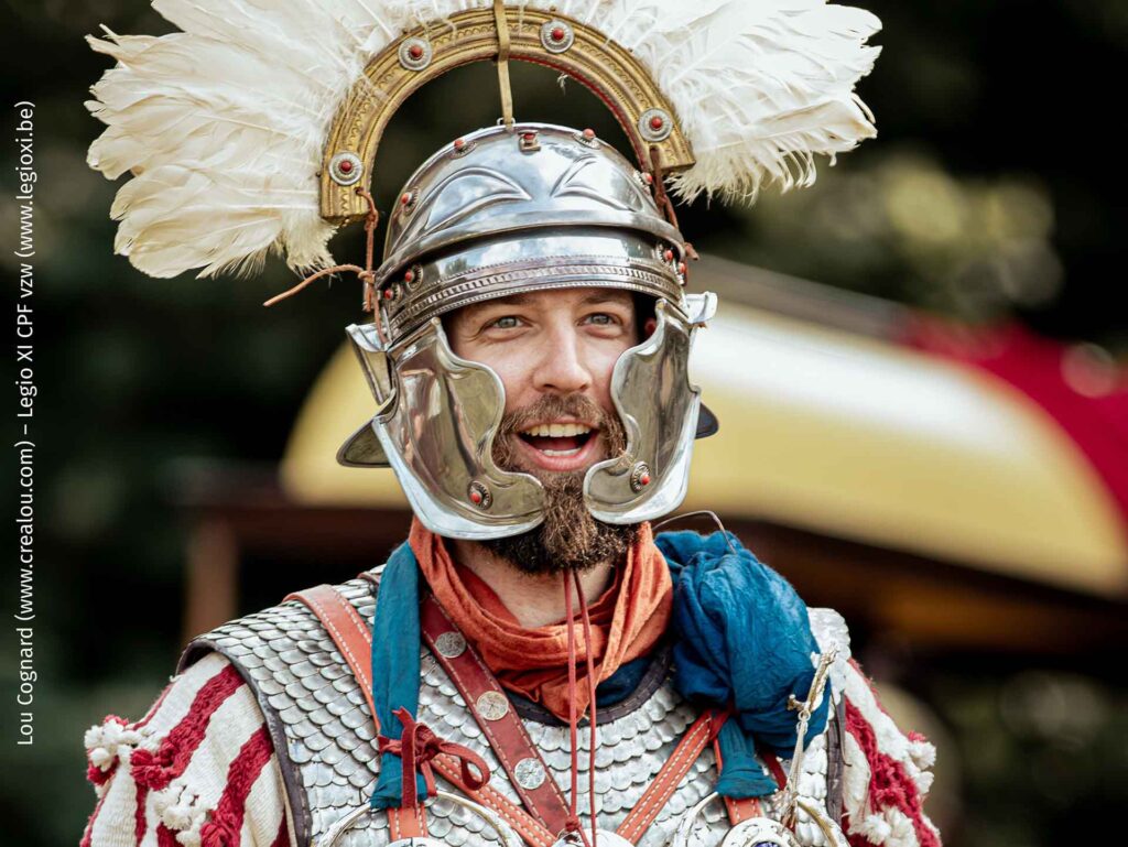 Nahaufnahme von einem Mann in historischer Uniform