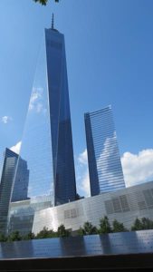 Eine Gedenkstätte der Opfer der Anschläge von 9/11 - das One World Observatory