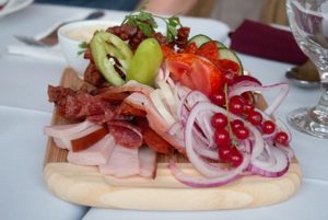 In Ungarns Küche gibt es nicht nur Gulasch und Paprika. Foto: Ingo Paszkowsky