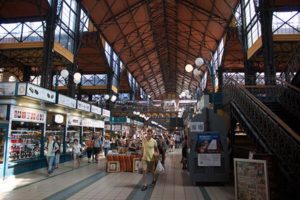 Beliebt bei einheimischen und Touristen ist die alte Markthalle. Foto: Ingo Paszkowsky