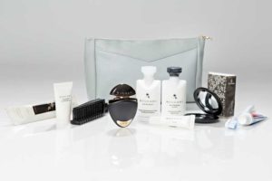 First Class Amenity Kit für Damen. Foto: Emirates