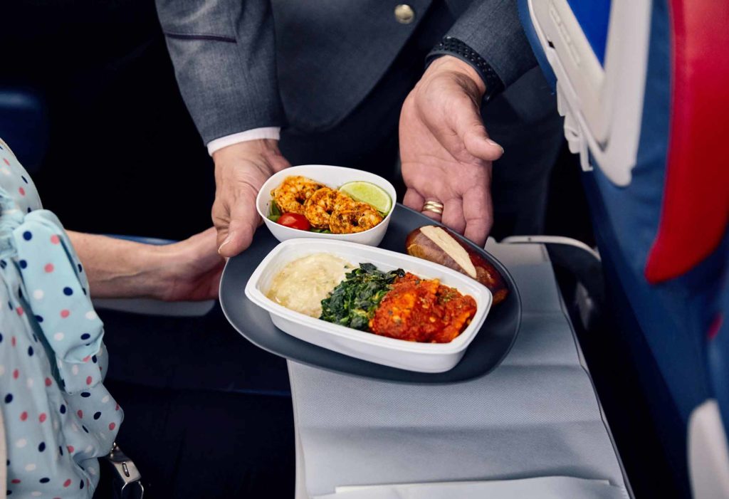 Bistroähnlicher Meal-Service und elegantes Geschirr / Credit Delta Air Lines / Peter Garritano