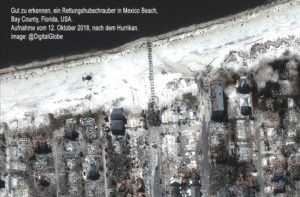 Florida: Satelliten-Aufnahmen zeigen enorme Verwüstungen durch Hurrikan "Michael" 6 Gut zu erkennen, ein Rettungshubschrauber in Mexico Beach, Bay County, Florida, USA. Aufnahme vom 12. Oktober 2018, nach dem Hurrikan. image: @DigitalGlobe