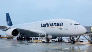 Erfahre mehr über die Sitzplätze der Lufthansa-Doppeldecker. Erster Lufthansa A380 in neuer Lackierung. Foto: Lufthansa