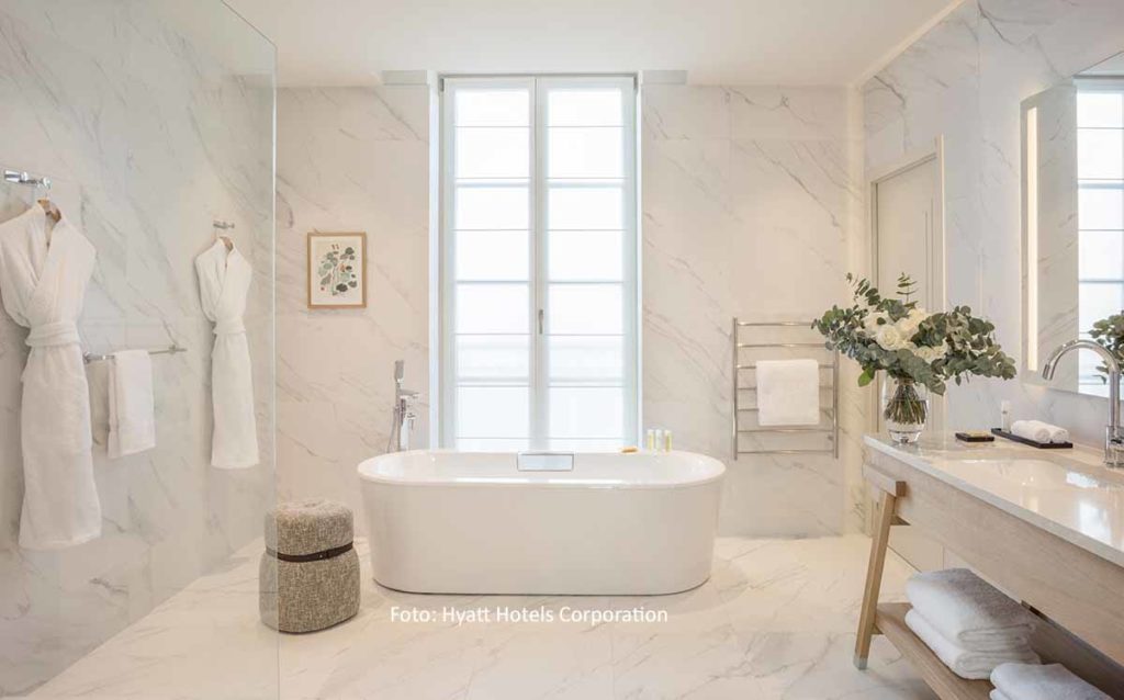 Badezimmer mit Badewanne