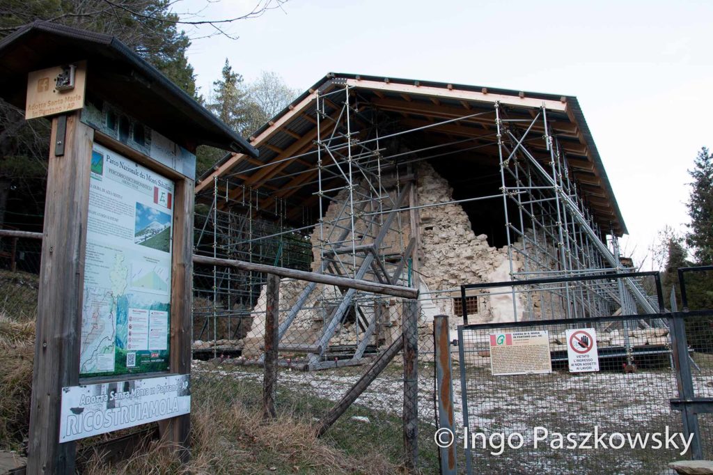 Auch ein Opfer des Erdbebens von 2016: Kirchenruine Santa Maria in Pantano / Foto: Ingo Paszkowsky