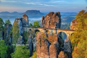 Die Bastei-Brücke gehört zu den beliebten Reisezielen in Deutschland