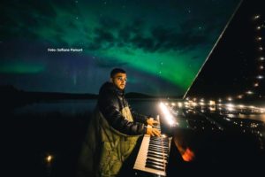 Finnland im Herbst - Natur und Kultur erleben 20 Musiker Sofiane Pamart: Zauberhafte Klänge und eisige Temperaturen vor einer einzigartigen Kulisse / Foto: Sofiane Pamart