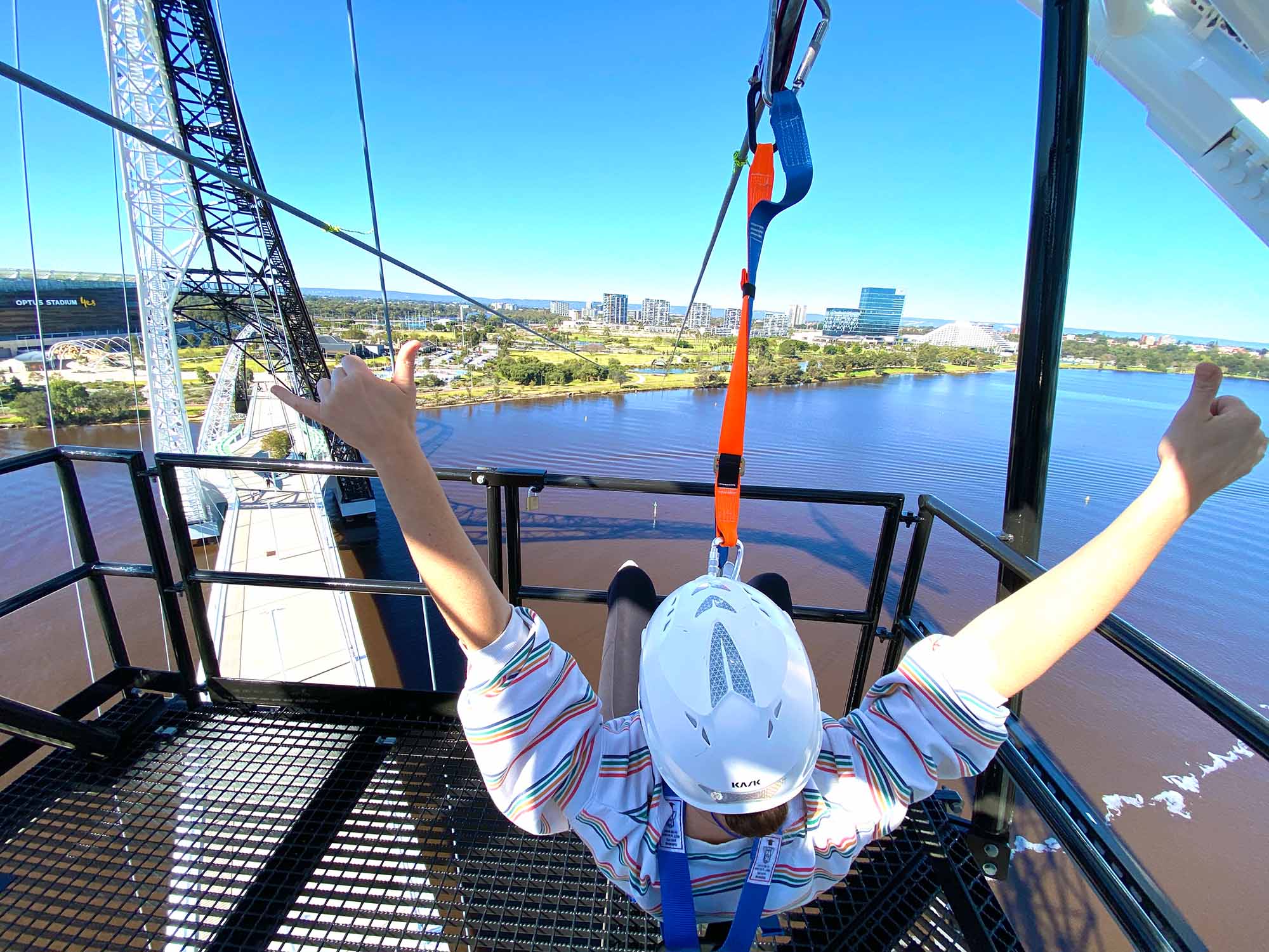 Mit 75km/h durch Perth Australiens längste ZipLine