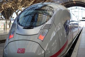 ICE 3neo Baureihe 408 (Velaro). Nun ist der Zusatz "neo" auch bei der Bahn angekommen. Der Flugzeugbauer Airbus liefert moderne Flugzeugereihen auch mit dem Zusatz neo aus. / Copyright Deutsche Bahn AG / Volker Emersleben