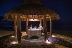 Traumhochzeiten in Mauritius in den Beachcomber Hotels 7 Die Beachcomber Hotels richten einmalige Hochzeiten aus – gerade hat der Regisseur Sven Unterwaldt im Dinarobin Beachcomber seine langjährige Freundin Aila geheiratet / Copyright Thornton Dietrich