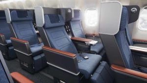 Die neue Premium Economy bietet eine ausklappbare Beinstütze / Foto: Lufthansa
