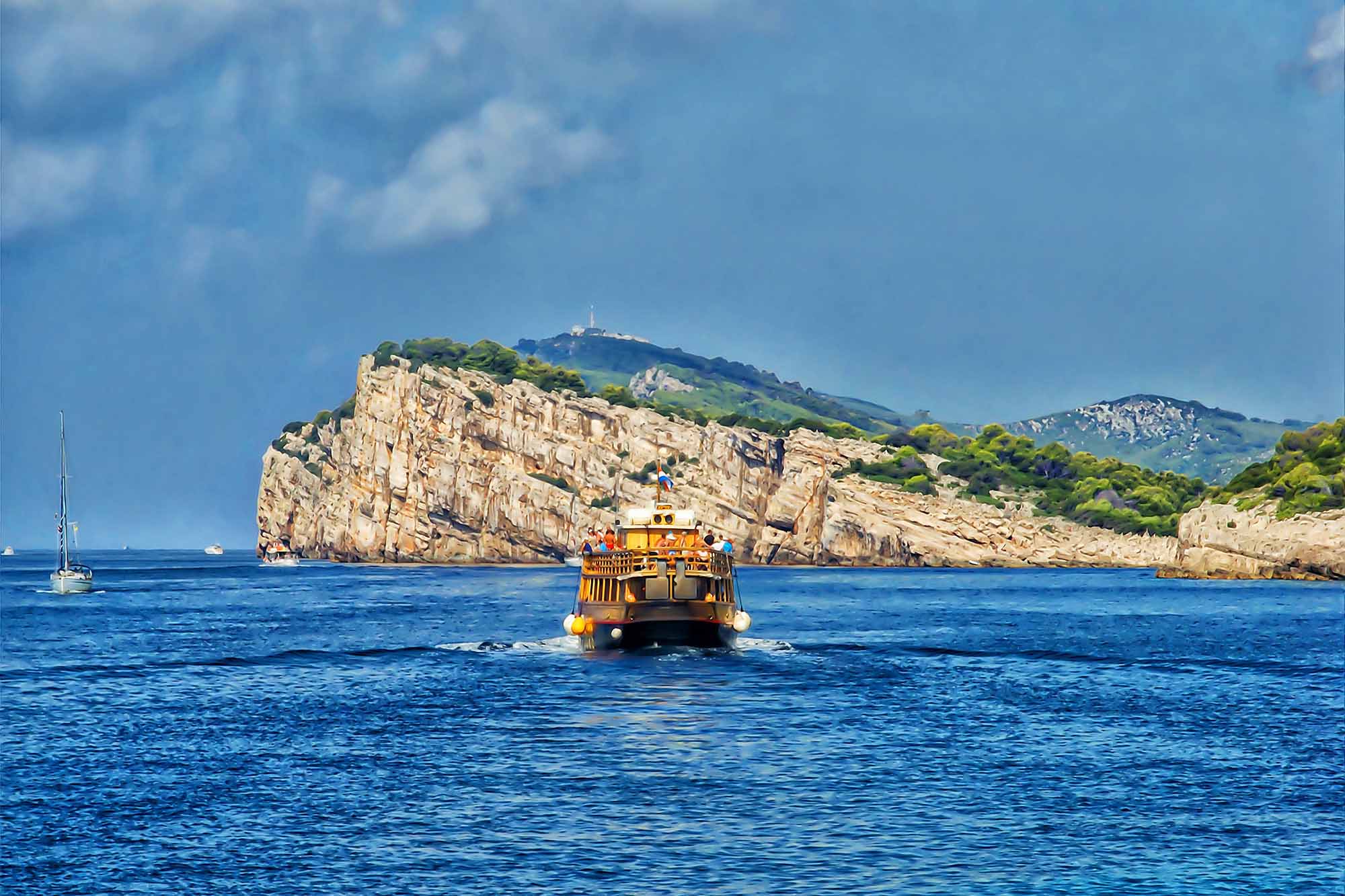 Ausflugsschiff vor der Insel