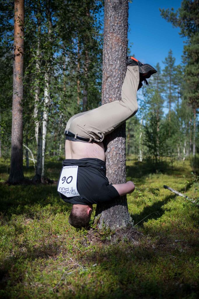 TreeHugging ist wieder angesagt: Weltmeisterschaft im Baum umarmen beginnt 3 weltreisender finnland 20230819 jmt 4050 250812