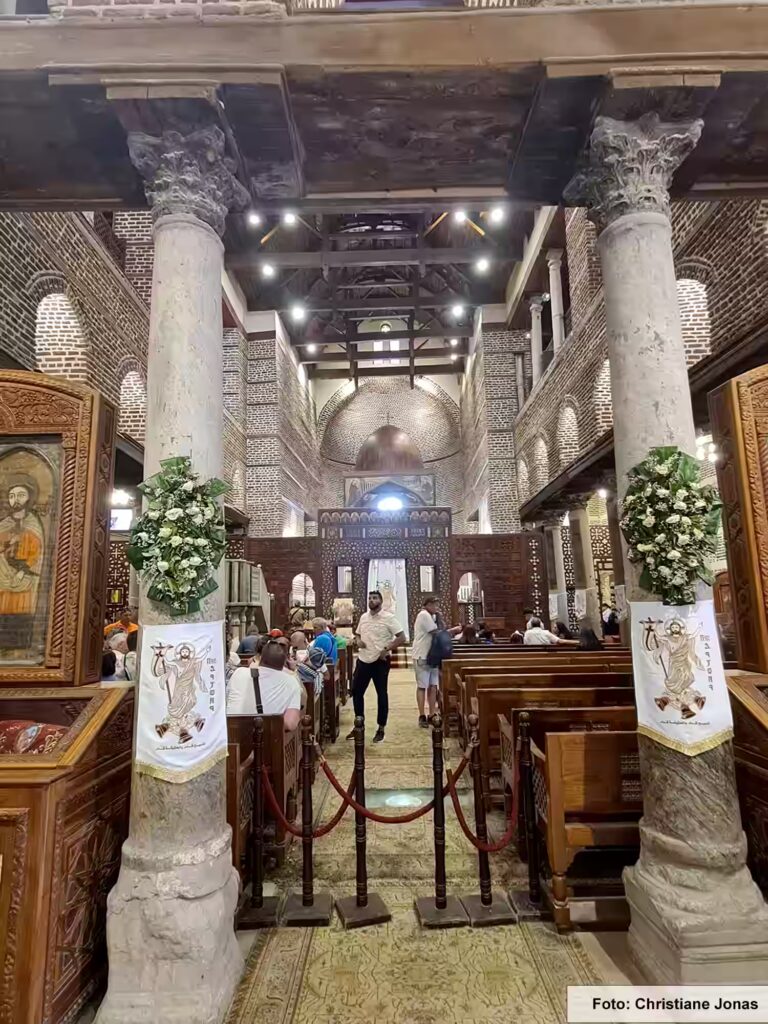 Eine Nil-Kreuzfahrt in Ägypten ist ein einmaliges Erlebnis 48 Blick in die Kirche