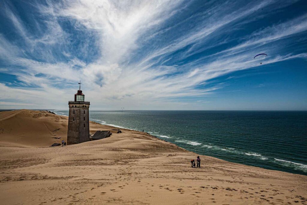 Leuchtturm am Sandstrand