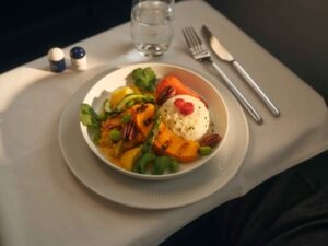 Der Bordservice in den Lufthansa-Flugzeugen 12 Mittagsmahlzeit in der Business Class