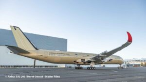 Mit Qantas A350-1000ULR nonstop von der australischen Ostküste nach London und New York 30 Flugzeug wartet auf Weitermontage
