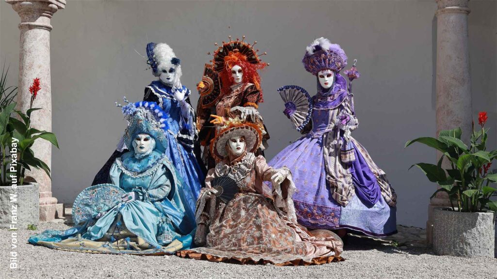 Wenn die Welt Maske trägt – eine Reise durch den Karneval 4 Fünf Frauen in historischen Kostümen