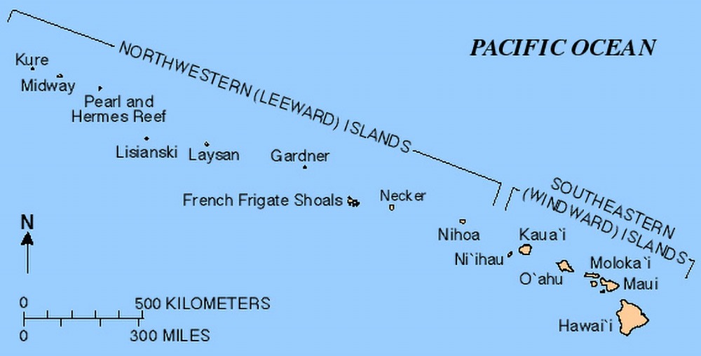 Buch-Tipp: Cooks letzte Reise – zwischen Genie, Gewalt und Grenzerfahrung 5 Karte der Hawaii-Inseln im Pazifik mit Inselnamen wie Oahu, Maui und Kauai sowie Entfernungsangaben