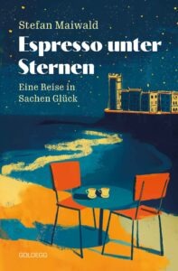 Espresso, Glück und Anderszeit in Triest 21 Cover-Bild: Im Hintergrund historische Gebäude am Wasser, im Vordergrund ein Café-Tisch mit zwei Stühlen