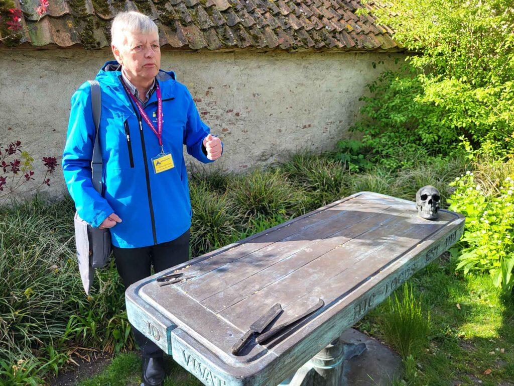 Harderwijk: Entschleunigung zwischen Hansestadt und Veluwemeer 16 Stadtführer erklärt historische Details bei einer Führung durch Harderwijk