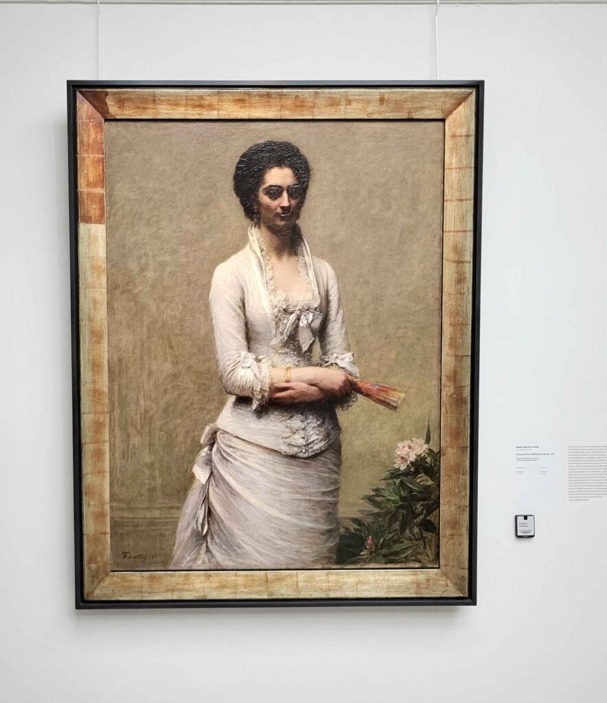 Gemälde einer Frau in heller Kleidung mit Fächer, ausgestellt im Kröller-Müller Museum