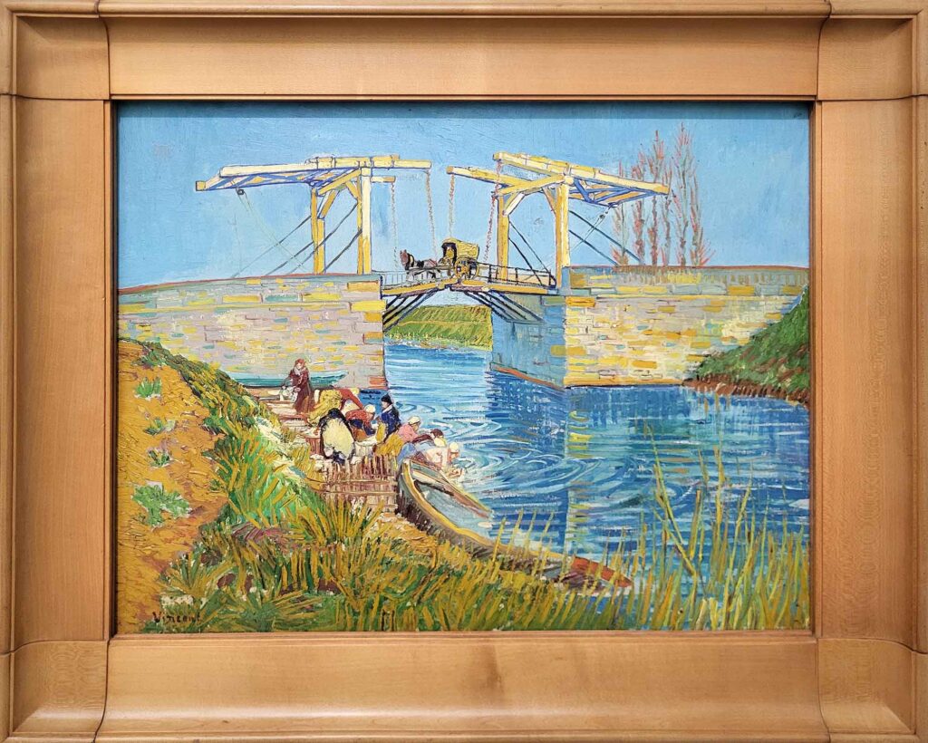 Gemälde einer Zugbrücke über einen Kanal mit Figuren und Booten im hellen, farbintensiven Stil von Vincent van Gogh